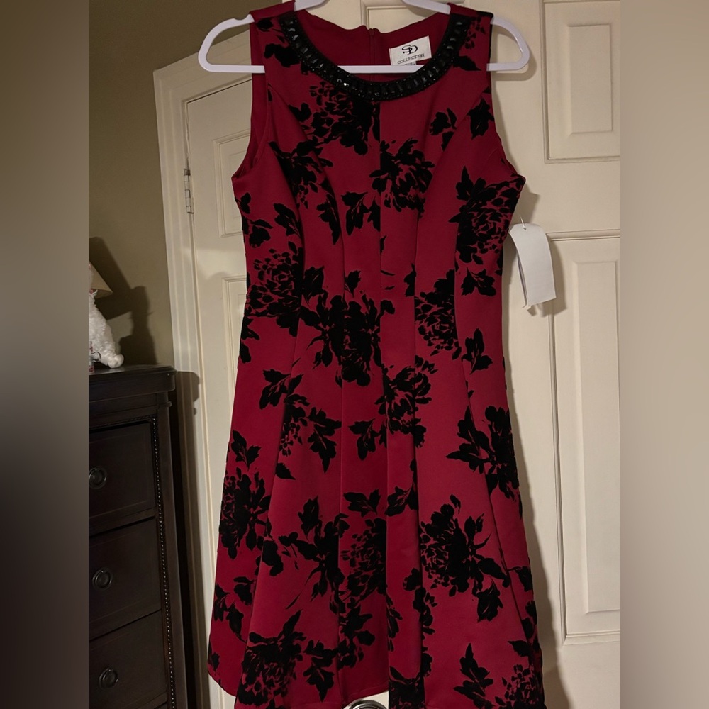 SD Collection Burgundy and Black Floral Midi Dress